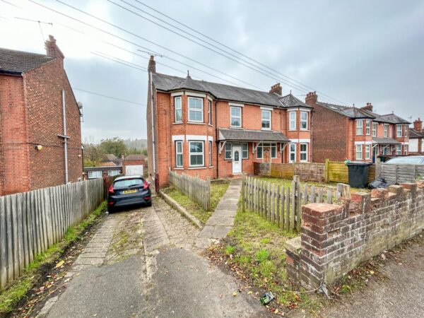 4/5 Bedroom House To Let - HP12