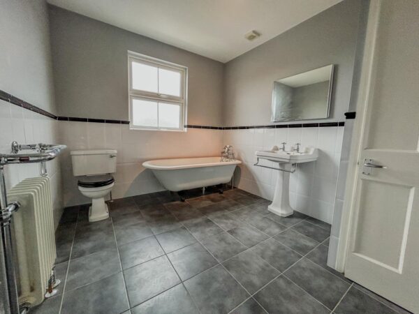 4/5 Bedroom House To Let - HP12