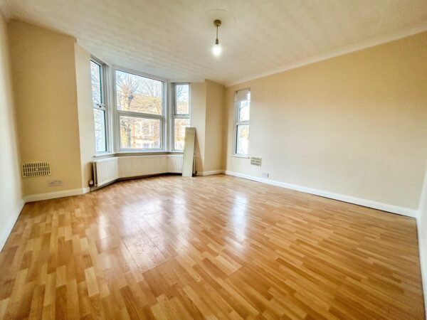 2 Bedroom Flat To Let - HP13