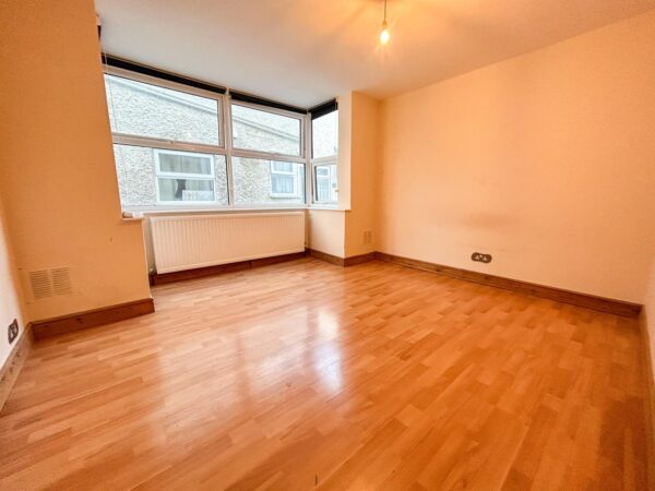 2 Bedroom Flat To Let - HP13