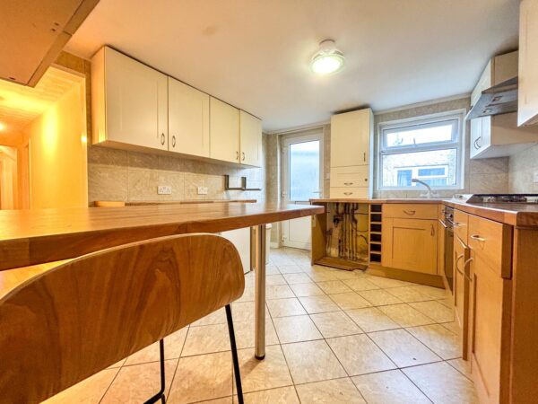 2 Bedroom Flat To Let - HP13