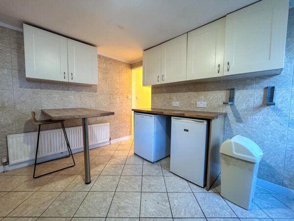 2 Bedroom Flat To Let - HP13