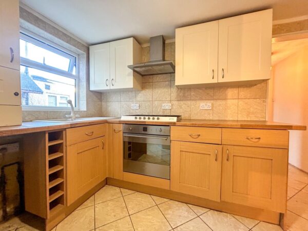 2 Bedroom Flat To Let - HP13