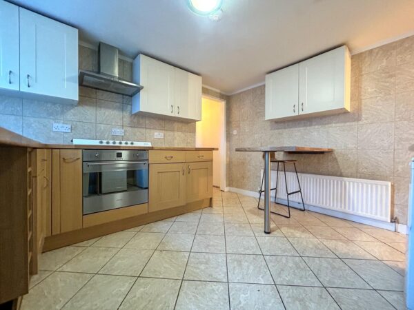 2 Bedroom Flat To Let - HP13