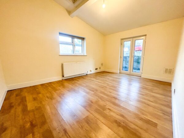 2 Bedroom Flat To Let - HP13