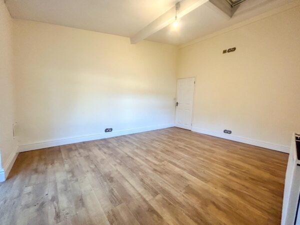 2 Bedroom Flat To Let - HP13