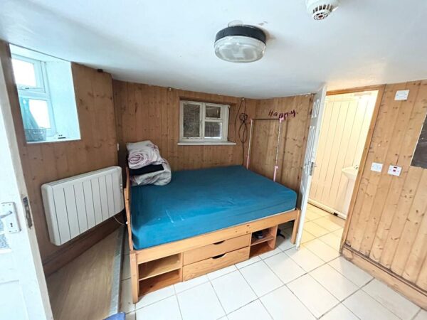 Box Studio Flat To Let - HP12