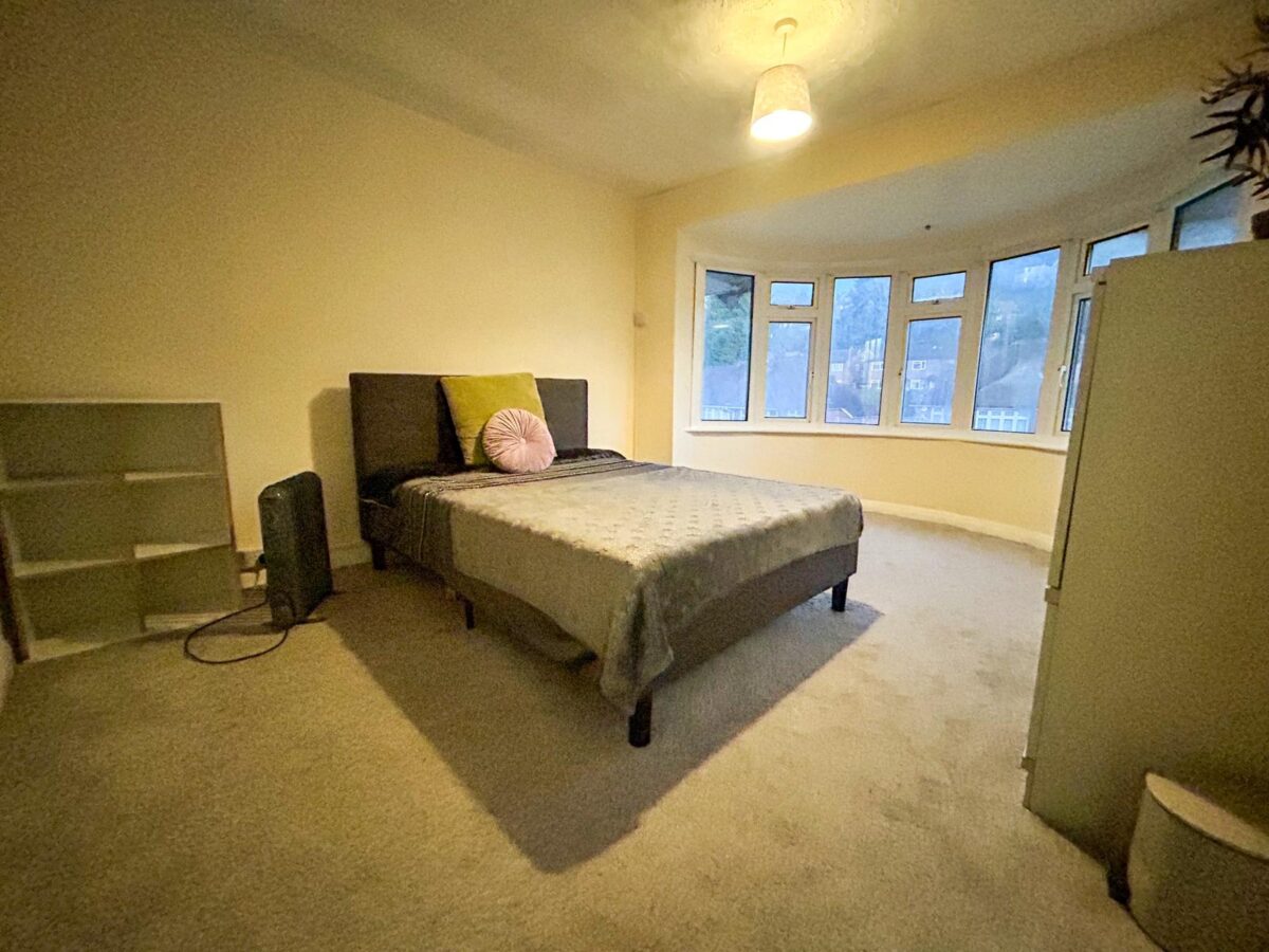 1 Bedroom Flat To Let - HP12