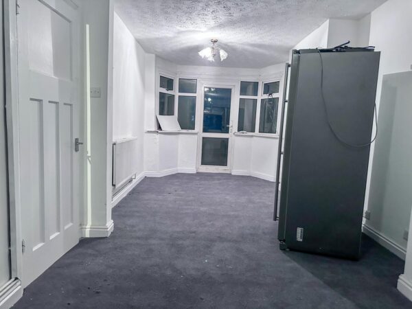 3 Bedroom House To Let - B69