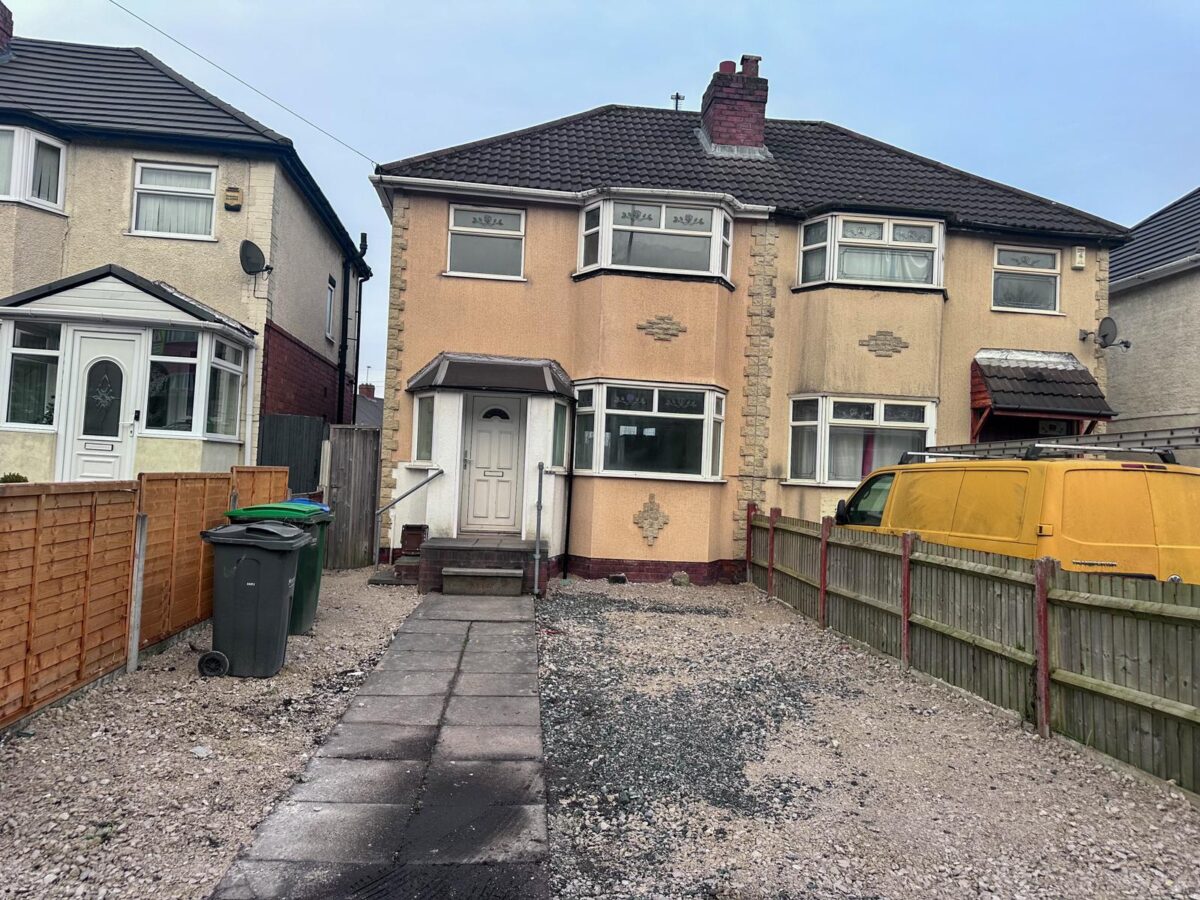 3 Bedroom House To Let - B69