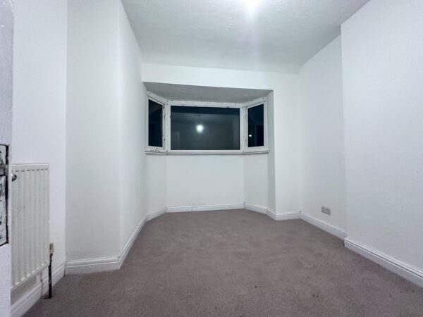 3 Bedroom House To Let - B69