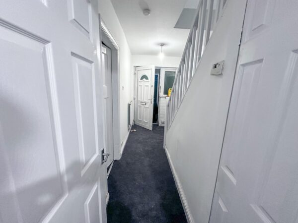 3 Bedroom House To Let - B69