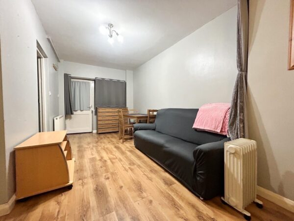 Studio Flat To Let - HP12 (INC ALL BILLS)