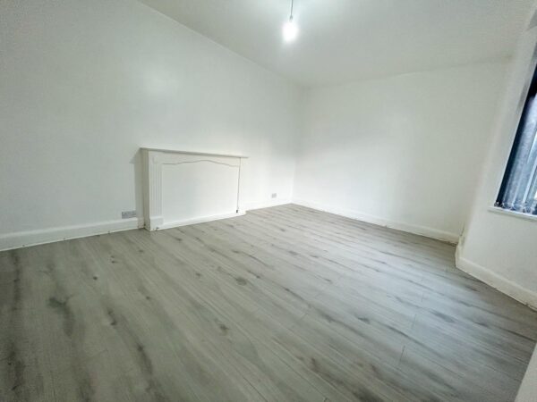 1 Bedroom Flat To Let - HP11