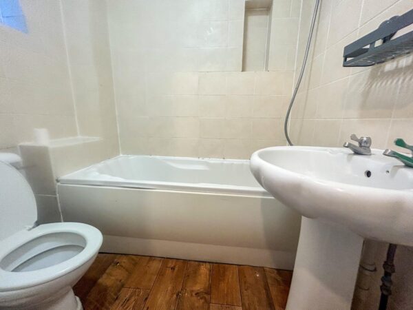 1 Bedroom Flat To Let - HP11