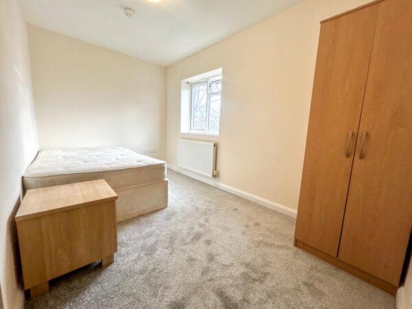 Double Room To Let - HP12