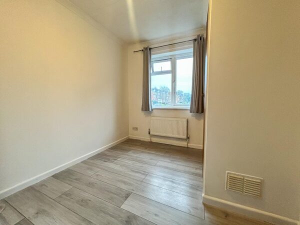 2 Bedroom Masionette To Let - HP12