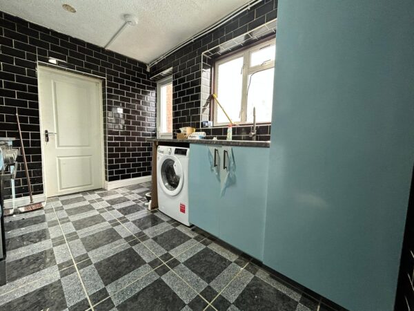 4/5 Bedroom House To Let - HP13