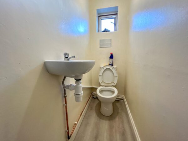 4/5 Bedroom House To Let - HP13