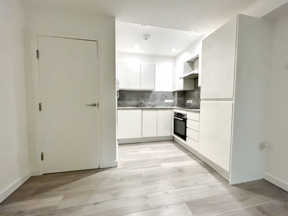 1 Bedroom Flat To Let - HP13