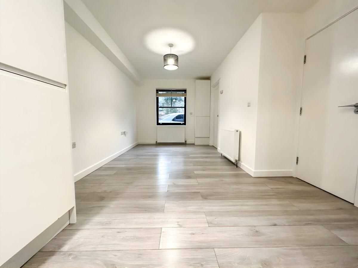 1 Bedroom Flat To Let - HP13