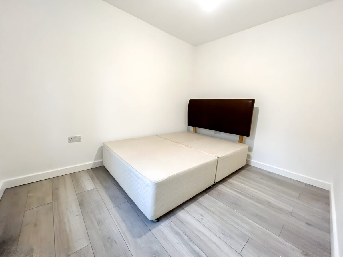 1 Bedroom Flat To Let - HP13