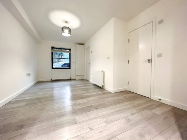 1 Bedroom Flat To Let - HP13