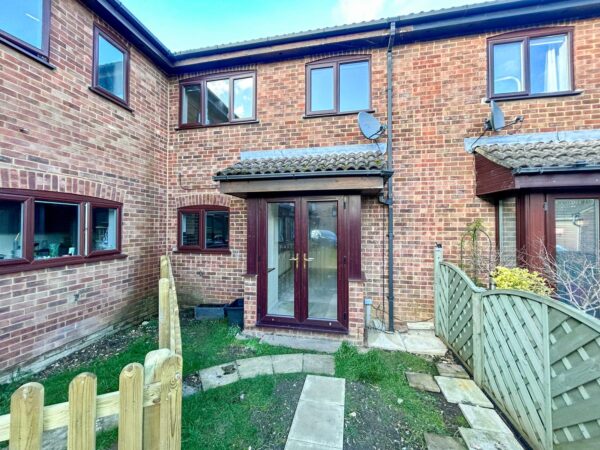 2 Bedroom House To Let - HP13