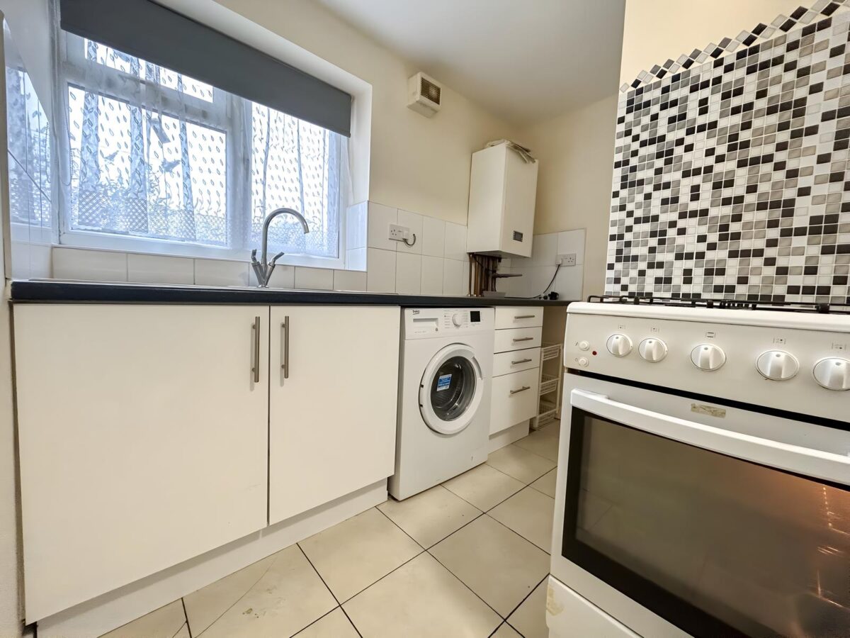 1 Bedroom Apartment To Let - HP13