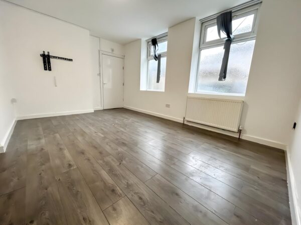 1 Bedroom Apartment To Let - HP13